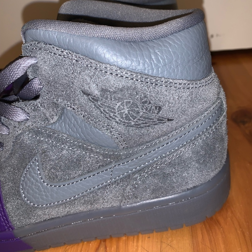 Women’s Nike air Jordan’s High-Top Sneakers - Picture 4 of 7